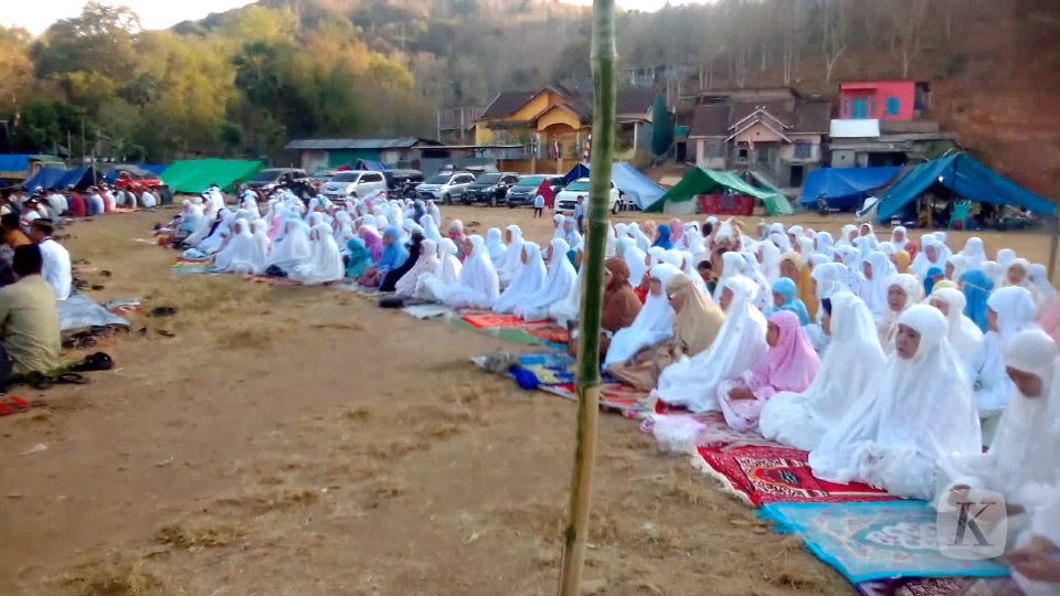 Ratusan Pengungsi Korban Gempa Lombok Shalat Ied di Masjid Darurat