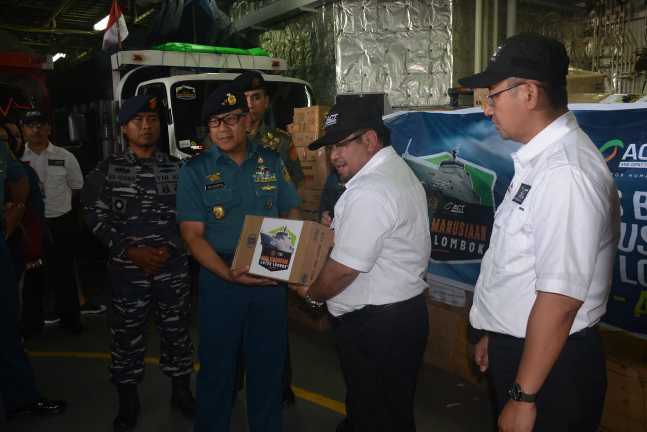Kapal Kemanusiaan Lombok Kerjasama ACT-TNI AL Kirim Bantuan 850 Ton