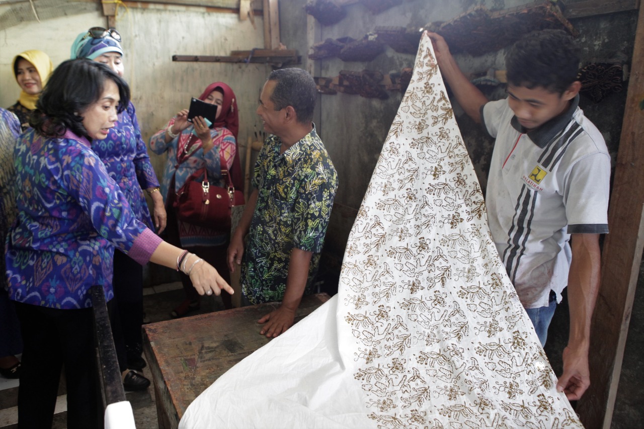 Kemenkop dan UKM bersama Dekranas Dorong Pengembangan Batik Ternate