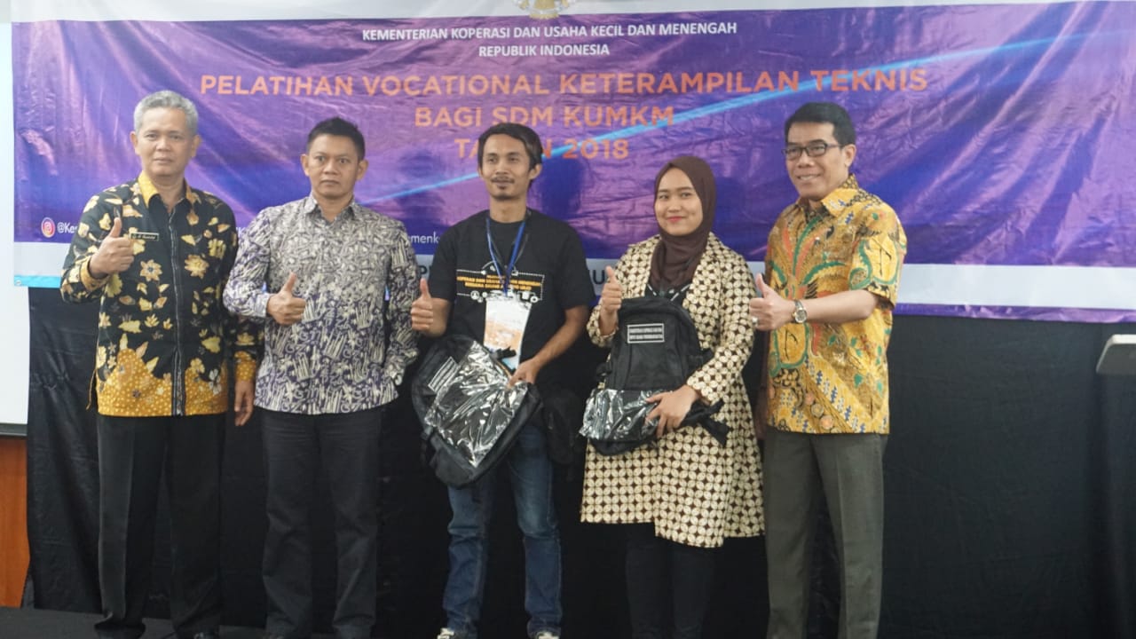 Kemenkop UKM Gandengn Saung Angklung Udjo Latih 60 Wirausahawan Milenial