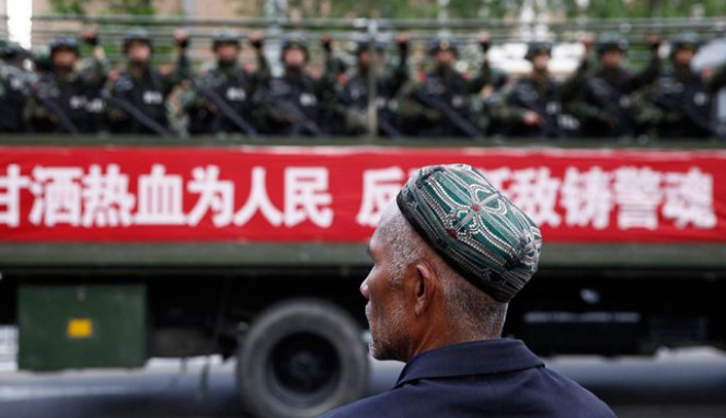 China Diduga Pindahkan Massal Tahanan Muslim Uighur