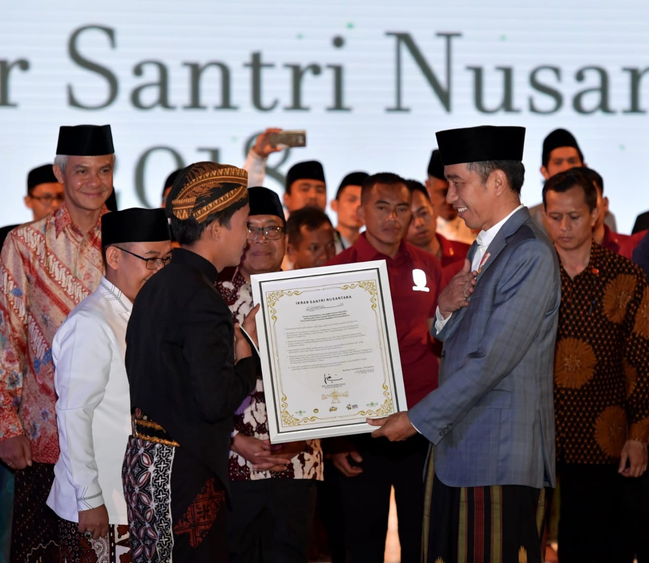 Jokowi: Menjadi Santri Adalah Menjadi Islam yang Cinta Tanah Air