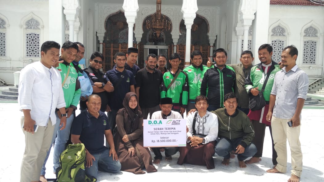 Pengemudi Ojek Online Aceh Galang Dana untuk Sulawesi Tengah