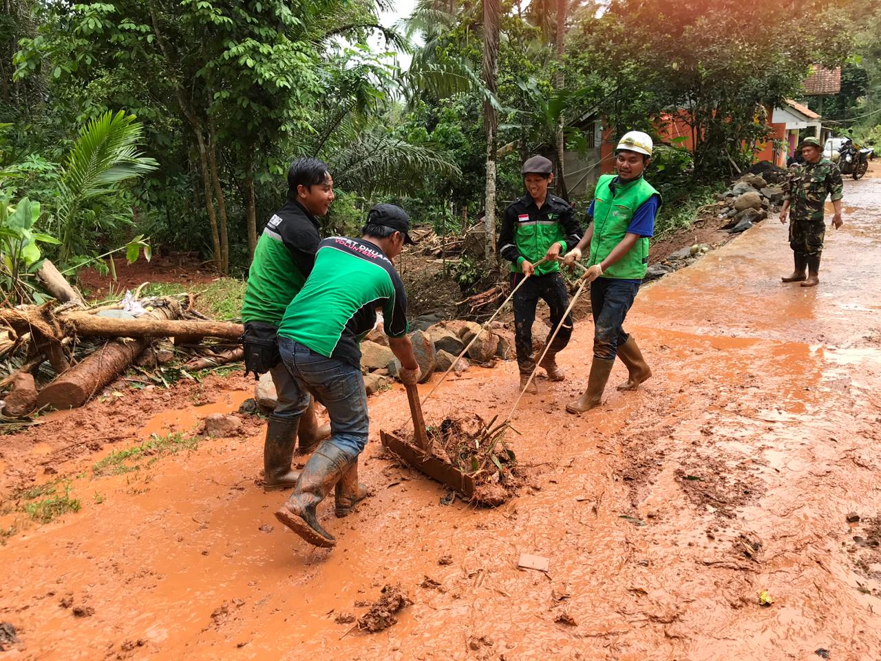 Dompet Dhuafa Bantu Korban Longsor di Tasikmalaya