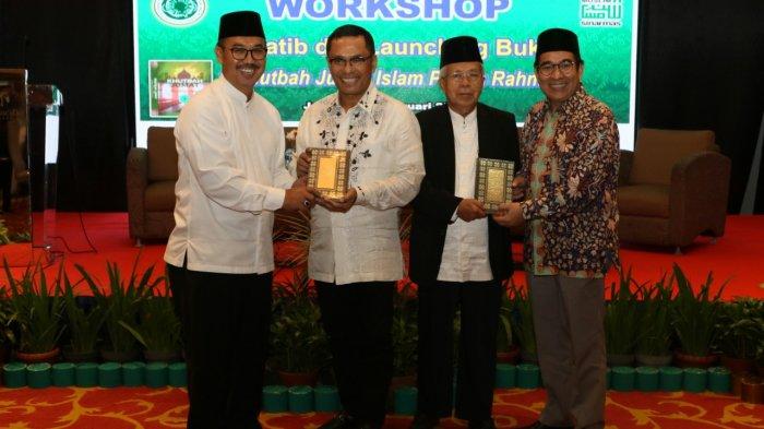 Dukung Syiar Keagamaan, MUI Berikan Buku Khutbah Jumat pada Yayasan Muslim Sinar Mas