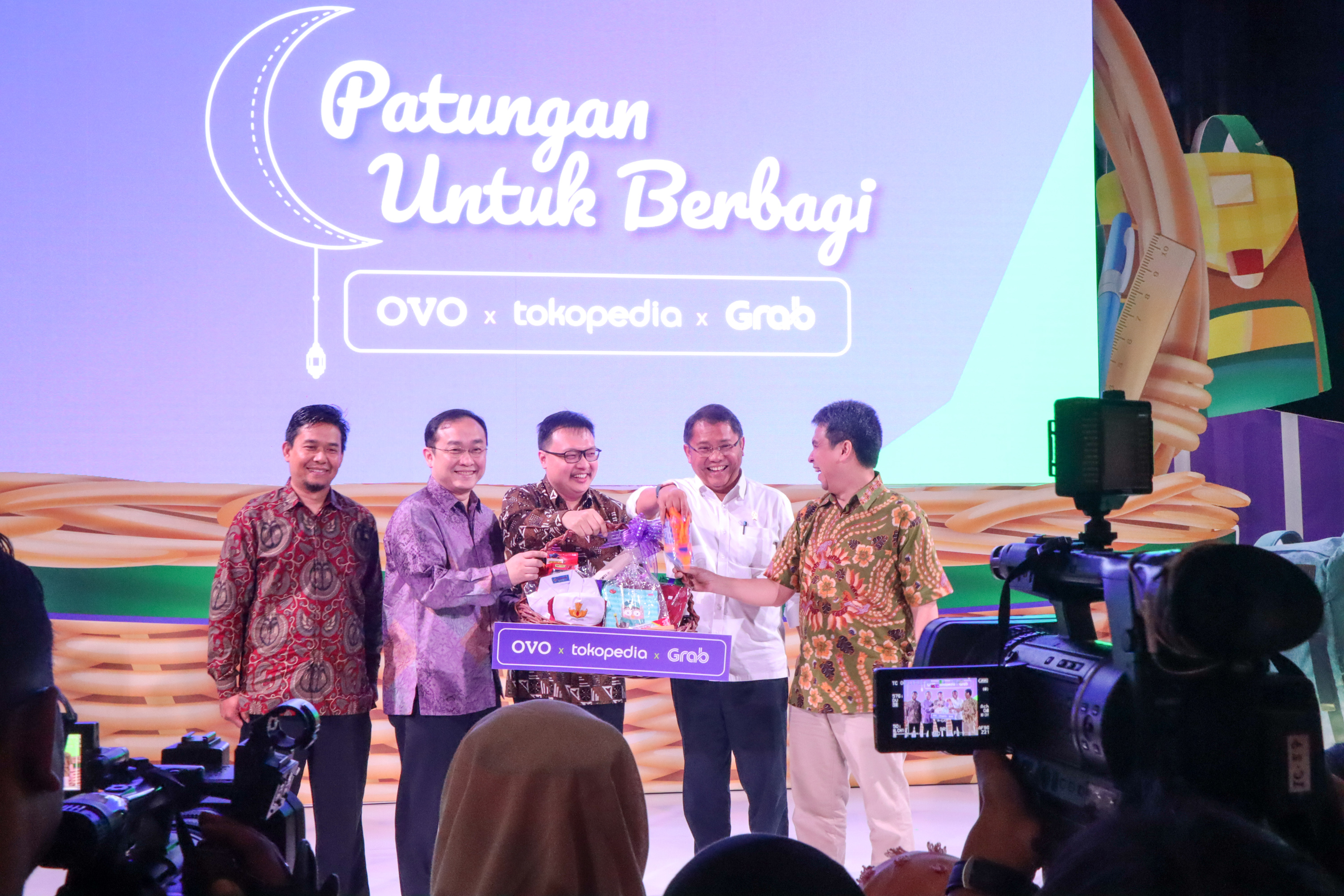 OVO, Grab dan Tokopedia Salurkan Donasi Lebih dari Rp 11 Miliar untuk Pendidikan