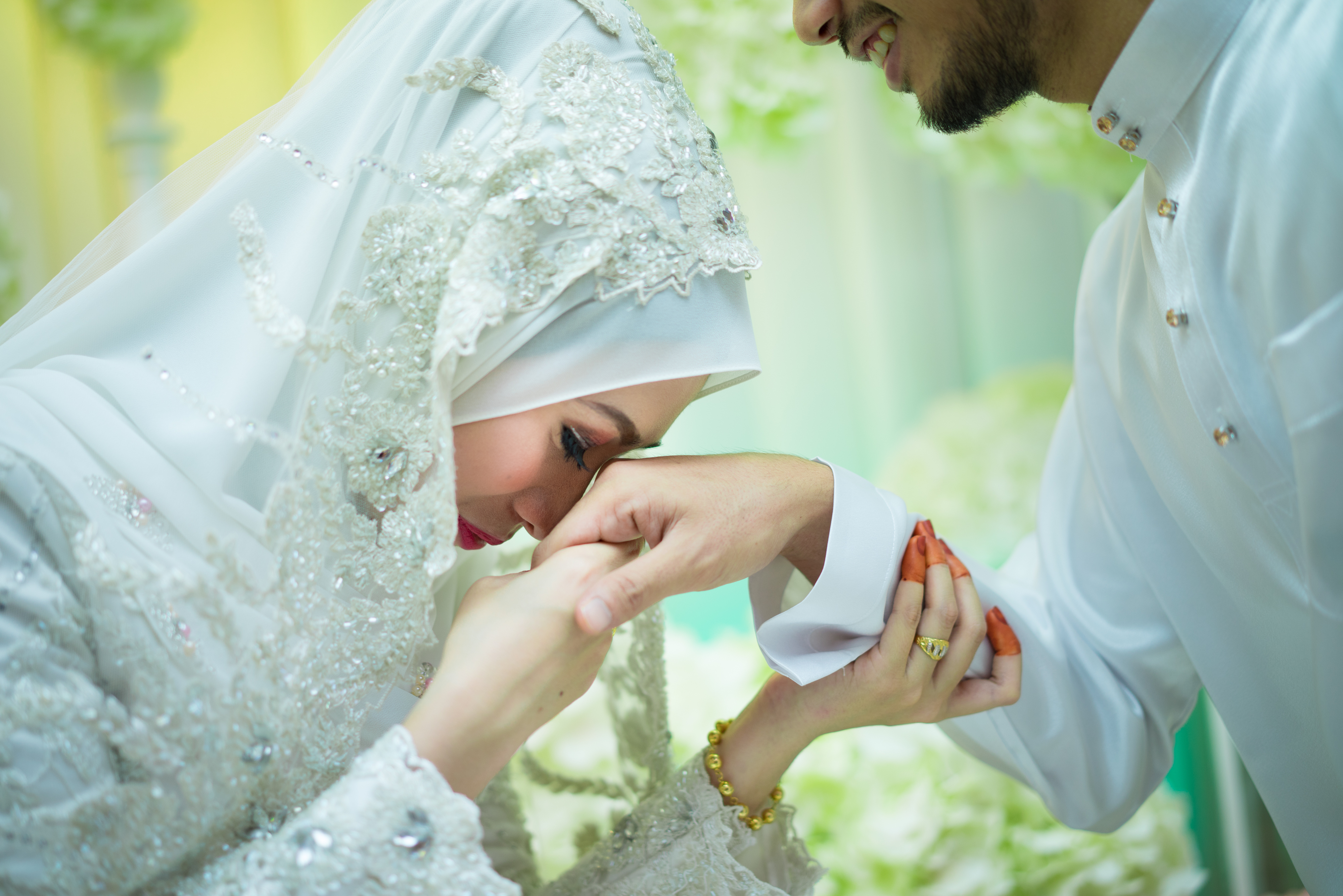 Может ли мусульманка выйти за христианина замуж. Никях никаб невеста. Свадьба мусульман. Мусульманская семья.