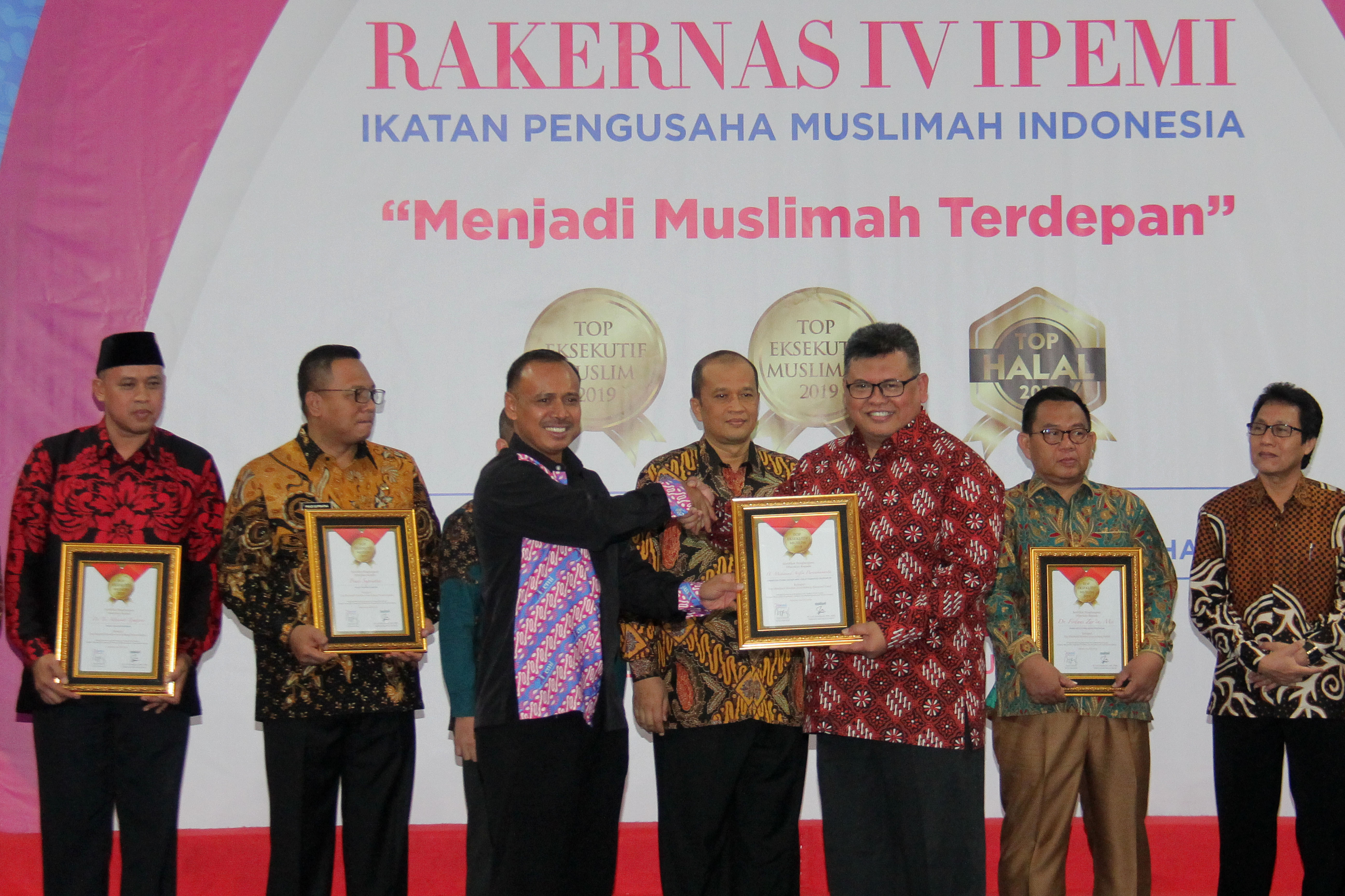 Dirut BAZNAS Raih penghargaan TOP Eksekutif Muslim 2019