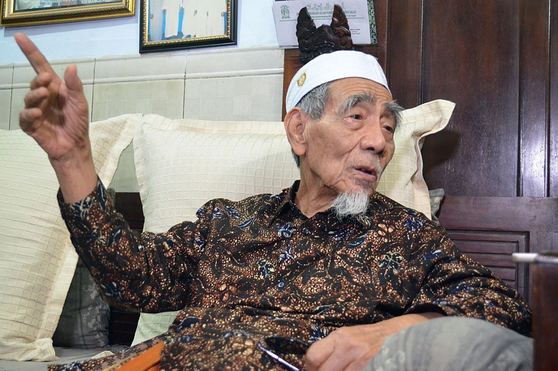 Ustad Solmed Ceritakan Detik-detik Mbah Moen Wafat