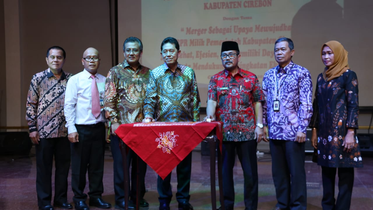 OJK Luncurkan Merger Perusahaan Daerah (PD) BPR Kabupaten Cirebon