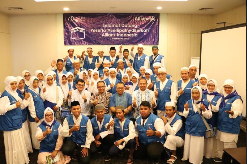 Allianz Life Syariah Berangkatkan 25 Sosok Sederhana Beribadah Umrah