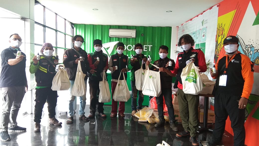 Cegah Corona, Dompet Dhuafa Berikan APD pada Driver Ojek Online