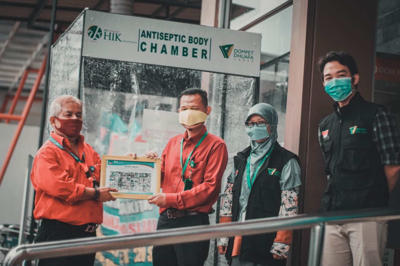 BPRS HIK Parahyangan-Dompet Dhuafa Hadirkan Bilik Antiseptik Di 3 Rumah Sakit