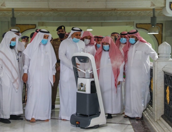 Masjidil Haram Gunakan Robot Pintar untuk Sterilisasi Ruangan