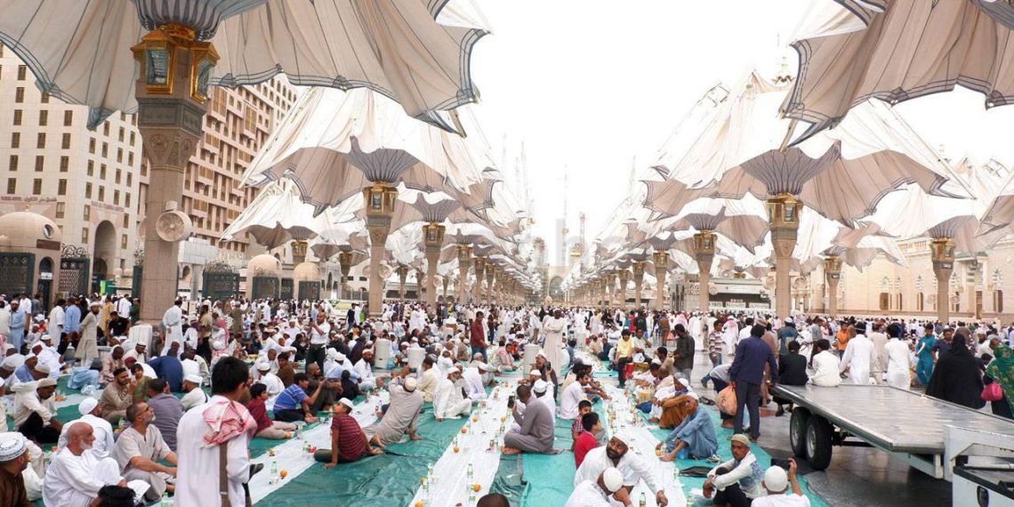 Saudi Larang Pembagian Takjil Selama Ramadhan
