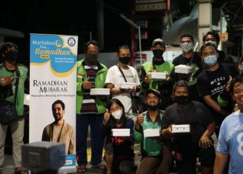 Suporter Manchester City Bagi-bagi Takjil dari Ilkay Gundogan di 4 Kota