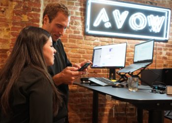 AVOW Umumkan Kemitraan dengan OPPO dan Realme