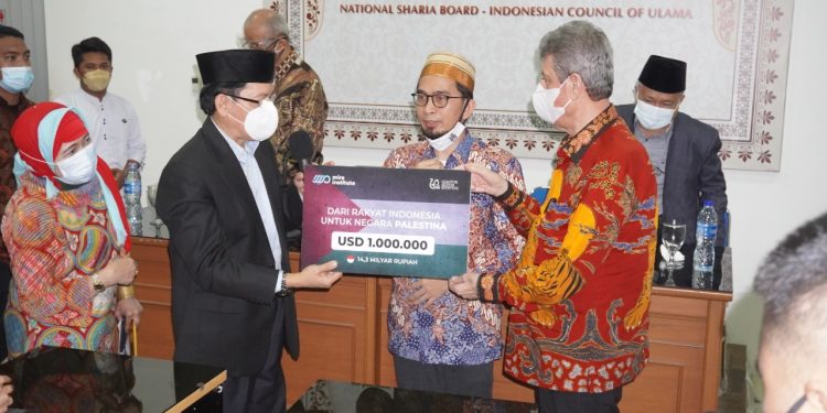 MUI Serahkan Bantuan 19 Miliar untuk Bangun Rumah Sakit di Palestina
