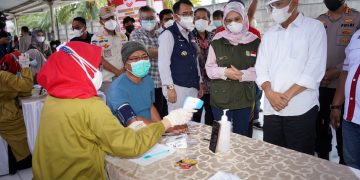 Vaksinasi Merah Putih Digelar Untruk Pedagang Bakso Bekasi