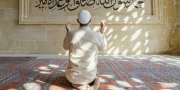 Kriteria Ibadah yang Diterima Allah SWT