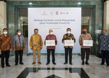 Paket Sembako Bagi Masyarakat UMKM Terdampak Covid-19 Dibagikan