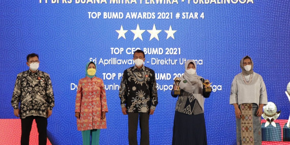 Catat Tren Kinerja Positif, BPRS Buana Mitra Perwira Raih Tiga Penghargaan TOP BUMD Awards 2021