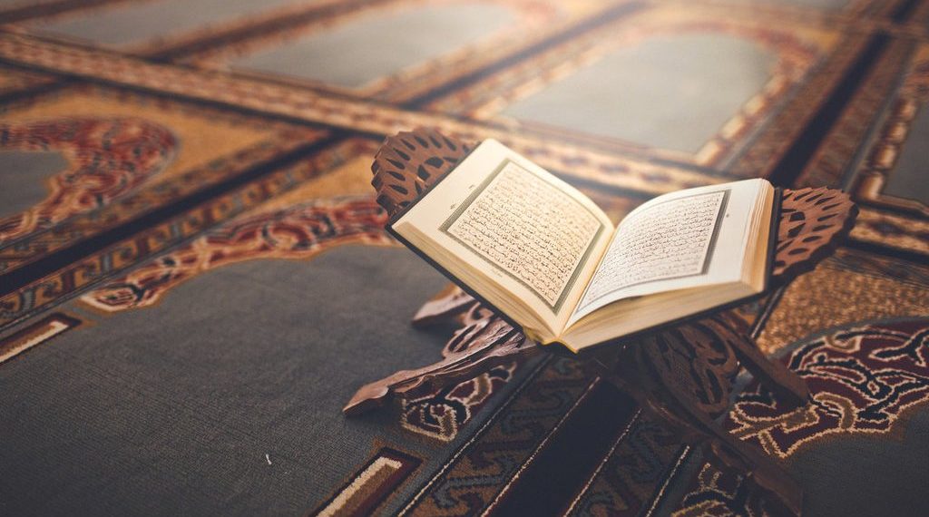 Keutamaan Membaca Surat Al-Kahfi di Hari Jumat