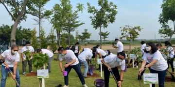 ASTRA Property Tanam 250 Pohon Buah Langka Endemik di Pranaraksa Center Asya