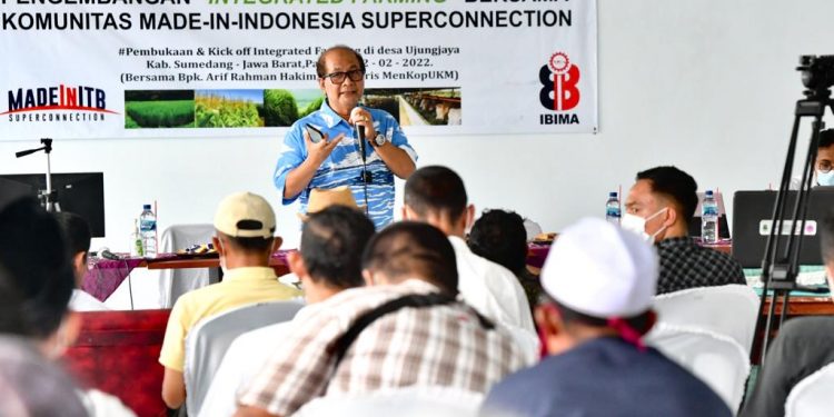 KemenkopUKM dan IBIMA Jalin Kolaborasi Kick-Off Superconnection Integrated Farming di Sumedang