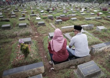 Tradisi Ziarah Kubur Menjelang Ramadhan, Bagaimana Hukumnya?