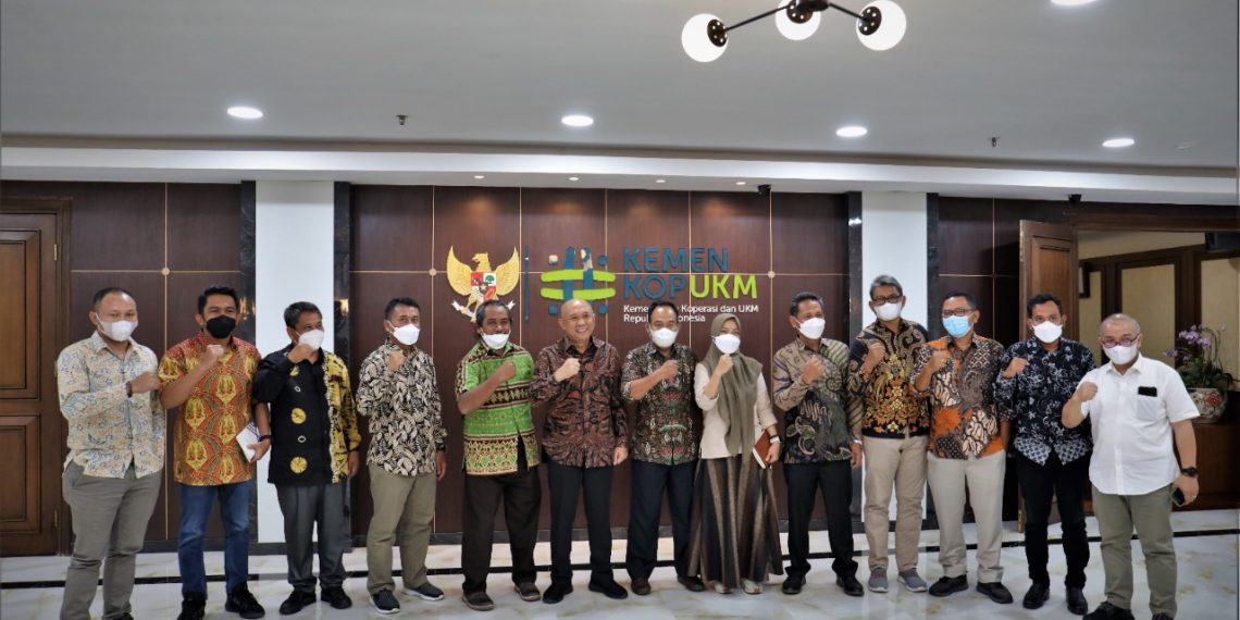 KemenKopUKM Perkuat Koperasi Petani Bangun Pabrik Minyak Sawit Merah