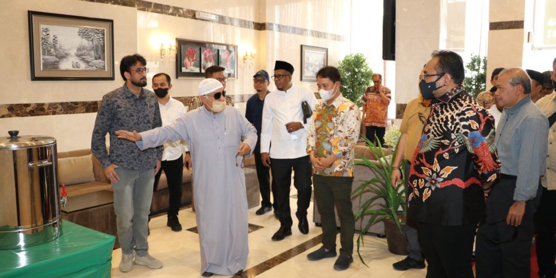 Pastikan Kualitas, Menag Tinjau dan Tes Layanan Jemaah Haji di Makkah