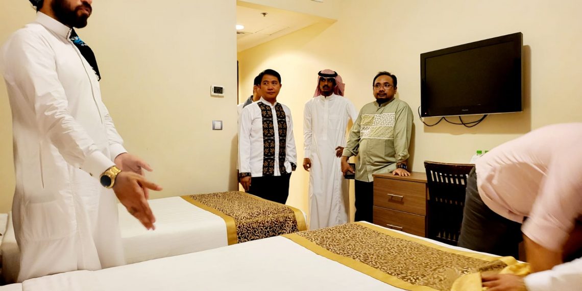 Tinjau Hotel Jemaah di Madinah, Menag: Dekat Nabawi dan Kondisi Siap