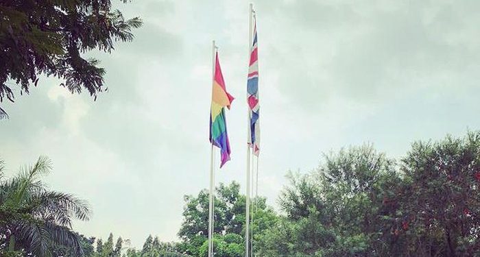 Aksi Kedubes Inggris Pasang Bendera LGBT Tuai Banyak Kecaman