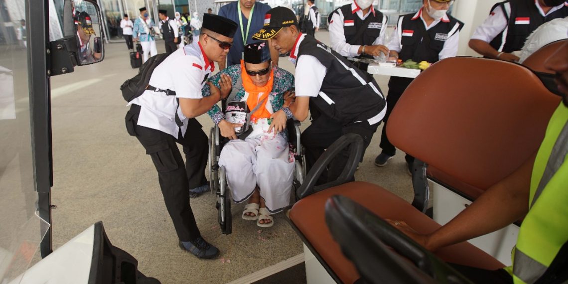 Alhamdulillah, Jemaah Haji Kloter 1 Embarkasi Solo Mendarat di Madinah