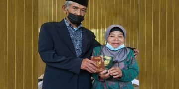 Wow! Kakek Usia 93 Tahun Nikah Lagi Di KUA