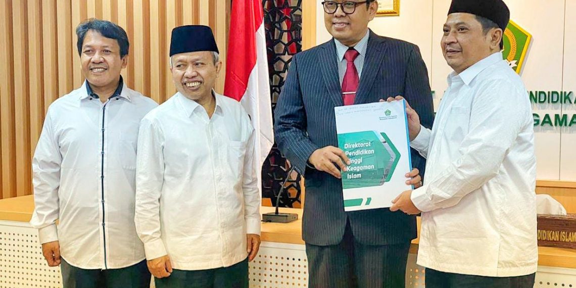 Kemenag Serahkan SK Guru Besar Baru