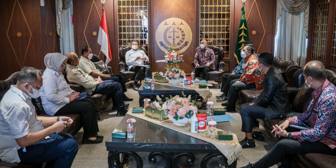 Temui Jaksa Agung, MenkopUKM Minta Barang Bukti Aset Koperasi Bermasalah Dapat Dikembalikan Ke Anggota