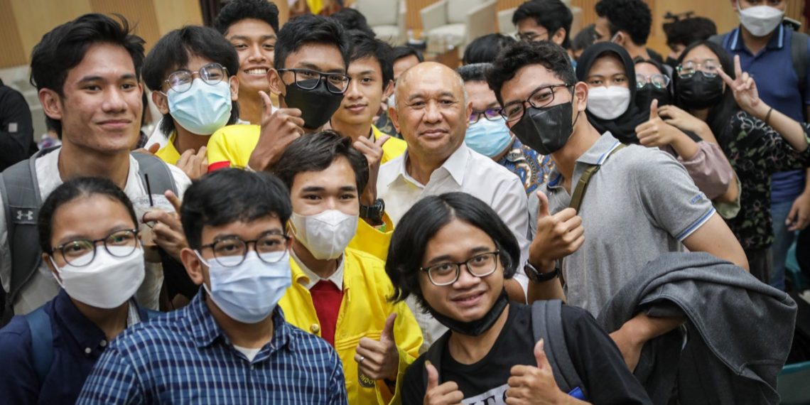 MenKopUKM Mengajak Mahasiswa Mulai Bangun Usaha dan Berkoperasi