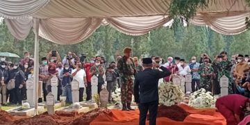 Menko PMK Pimpin Upacara Pemakaman Azyumardi Azra