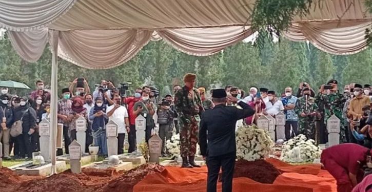 Menko PMK Pimpin Upacara Pemakaman Azyumardi Azra