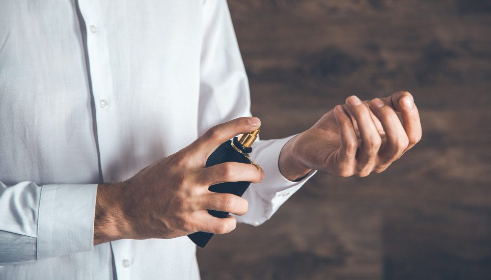 Bolehkah Memakai Parfum Beralkohol Ketika Shalat?
