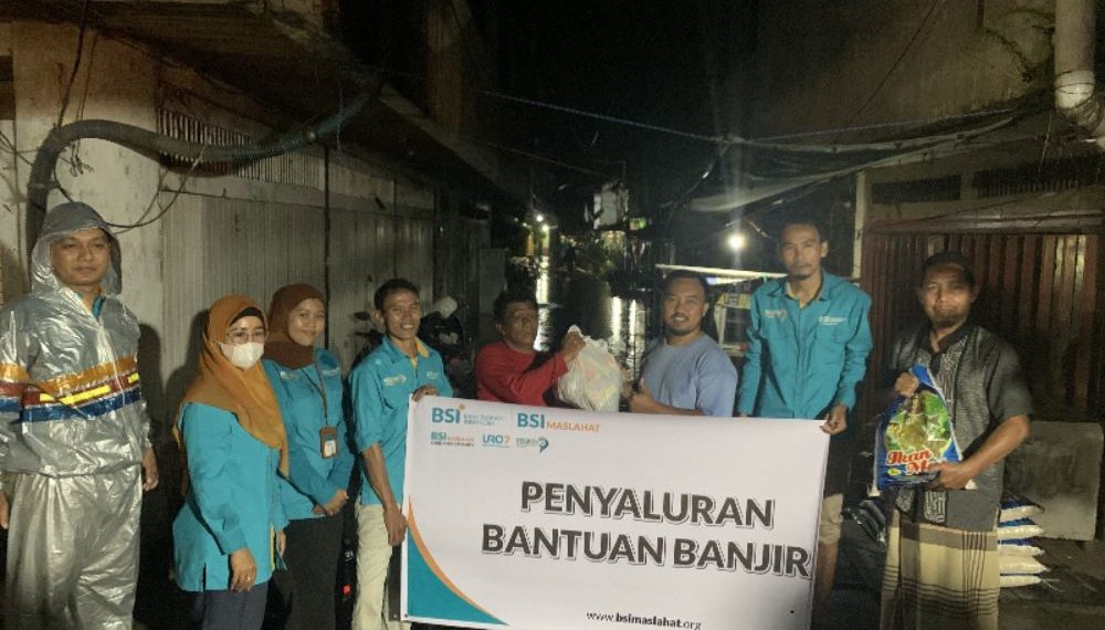 BSI dan BSI Maslahat Serahkan Bantuan Kepada Penyintas Banjir Pangkalan Bun