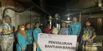 BSI dan BSI Maslahat Serahkan Bantuan Kepada Penyintas Banjir Pangkalan Bun