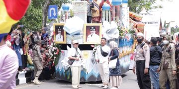 Ribuan Masyarakat Kalsel Saksikan Parade Kebudayaan Pawai Ta’aruf MTQ Nasional XXIX