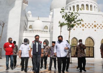 Menag Tinjau Masjid Raya Sheikh Zayed Solo