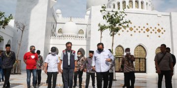 Menag Tinjau Masjid Raya Sheikh Zayed Solo