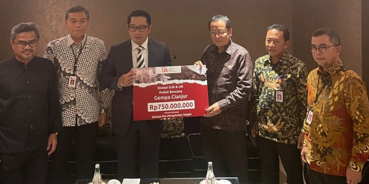 OJK Dan Industri Jasa Keuangan Salurkan Donasi Bantu Korban Gempa Bumi Di Cianjur