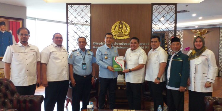 AMPHURI Temui Dirjen Imigrasi,  Minta Cabut Syarat Rekom Kemenag untuk Pengajuan Paspor Umrah
