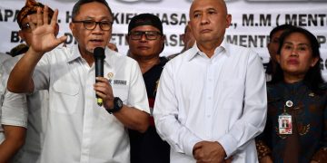 MenKopUKM dan Mendag Membolehkan Jualan Pakaian Bekas Impor Hingga Stok Habis